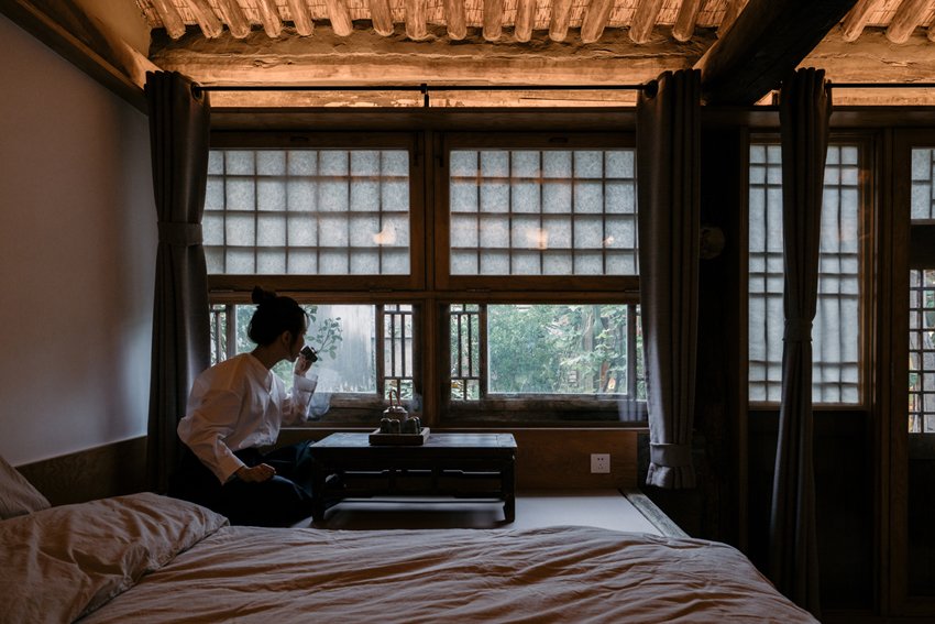 Chaoffice 在中国农村改造了带有隐藏通道的家庭住宅