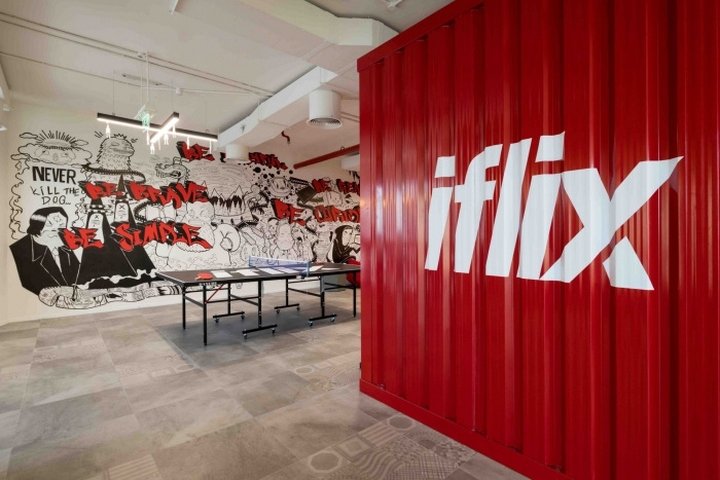 iflix 办公室由 Swiss Bureau Interior Design 设计，阿联酋迪拜