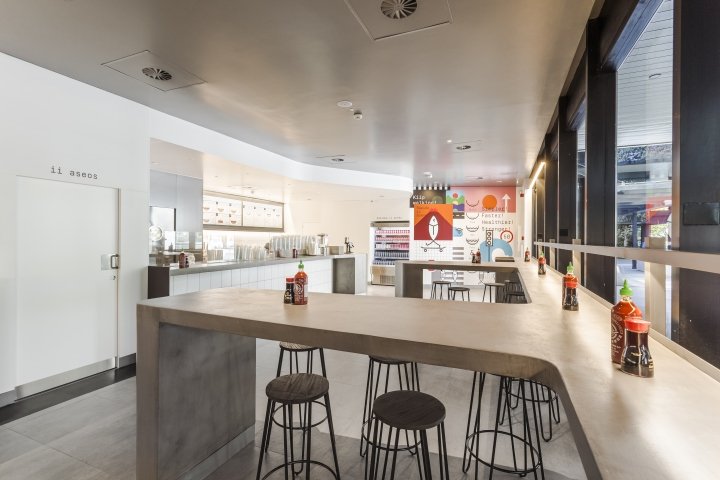 ii Poke 餐厅由 Metica Retail Thinking 设计，马德里 – 西班牙