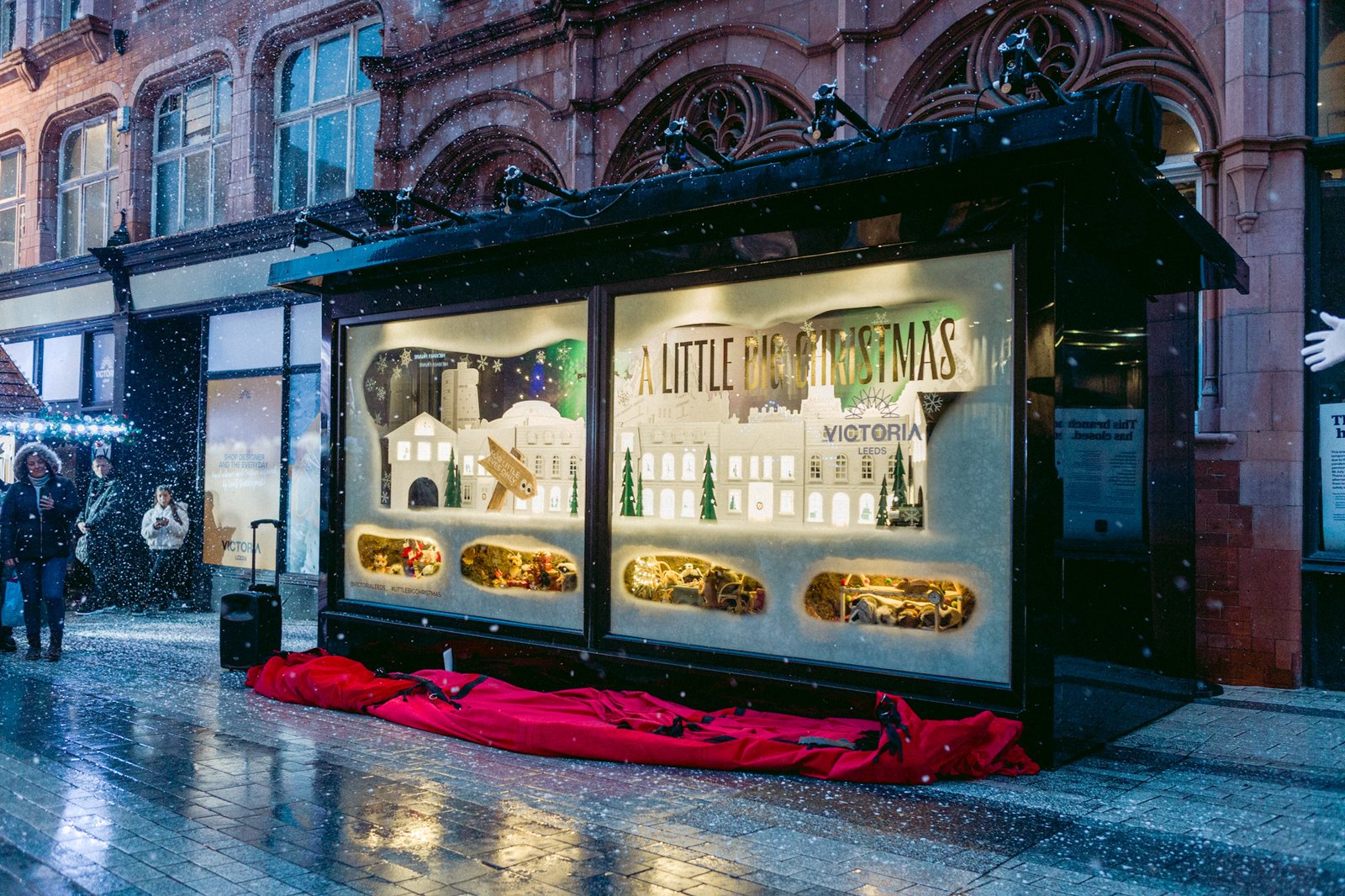 维多利亚利兹购物中心的一个小盛大圣诞节的窗口