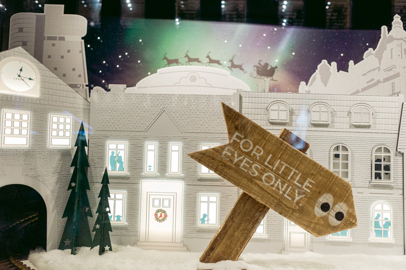 维多利亚利兹购物中心的一个小盛大圣诞节的窗口