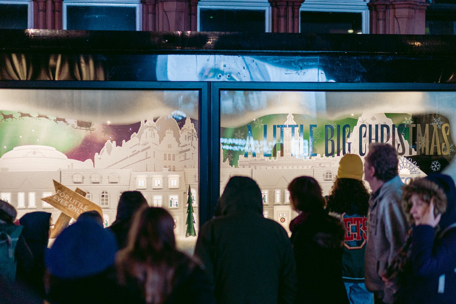 维多利亚利兹购物中心的一个小盛大圣诞节的窗口