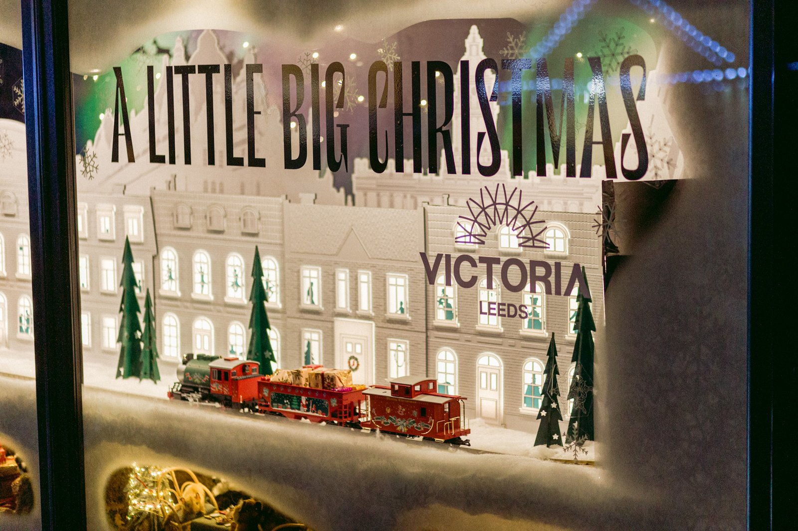 维多利亚利兹购物中心的一个小盛大圣诞节的窗口