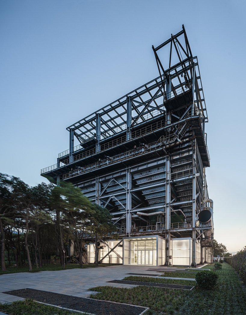 kokaistudios 将上海旧工厂改造成多功能展览中心