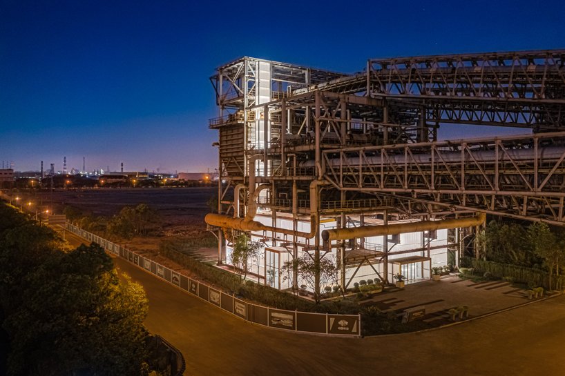 kokaistudios 将上海旧工厂改造成多功能展览中心