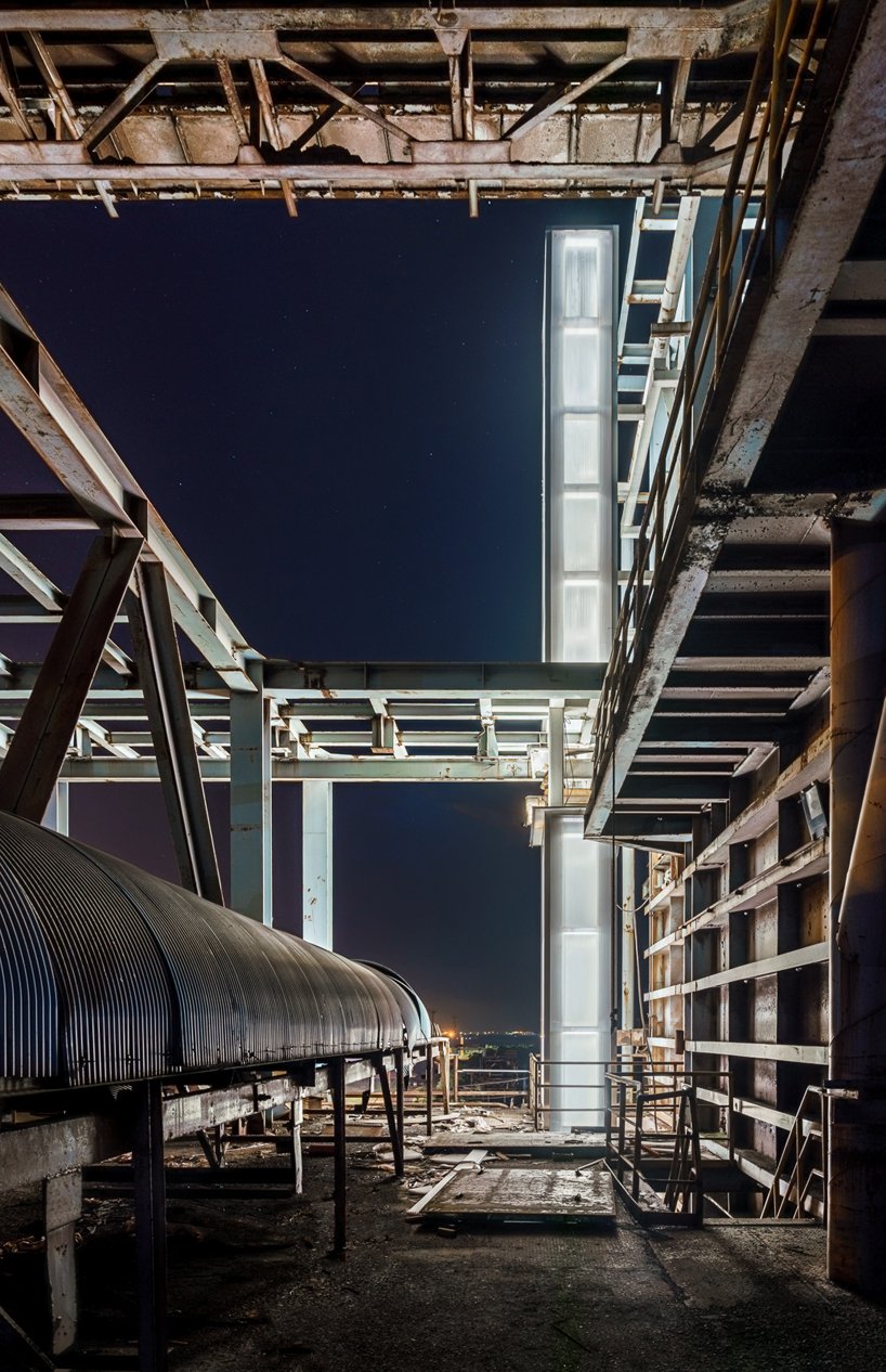 kokaistudios 将上海旧工厂改造成多功能展览中心