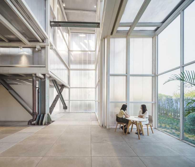 kokaistudios 将上海旧工厂改造成多功能展览中心