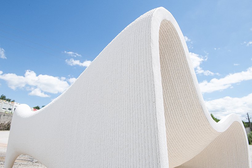 philipp aduatz 创造 3D 打印混凝土户外家具