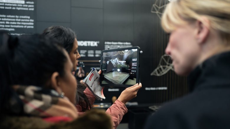 纱线交织实体艺术装置及 AR 体验 纱线交织实体艺术装置及 AR 体验