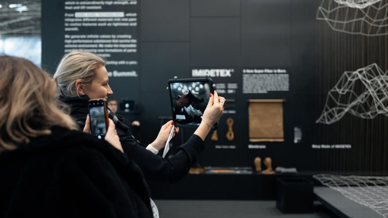 纱线交织实体艺术装置及 AR 体验 纱线交织实体艺术装置及 AR 体验