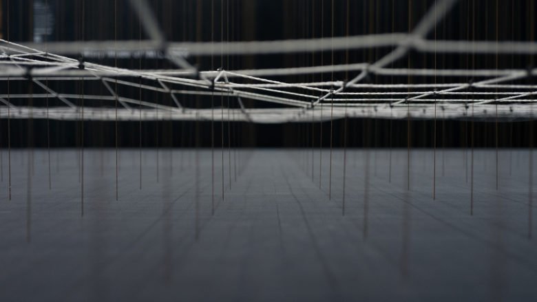 纱线交织实体艺术装置及 AR 体验 纱线交织实体艺术装置及 AR 体验