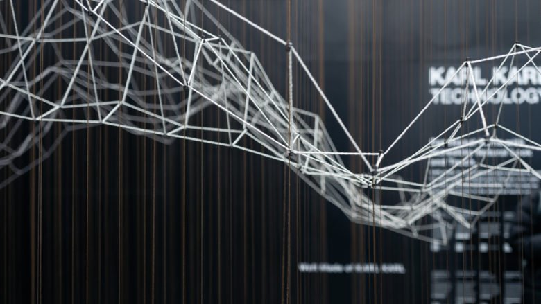 纱线交织实体艺术装置及 AR 体验 纱线交织实体艺术装置及 AR 体验