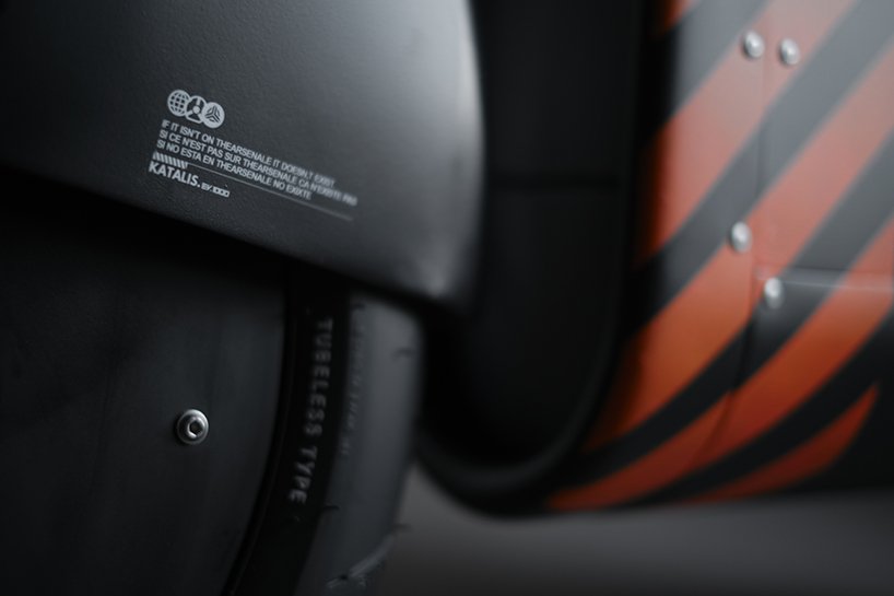 Katalis 首次推出 EV.1000 阿森纳特别版电动摩托车