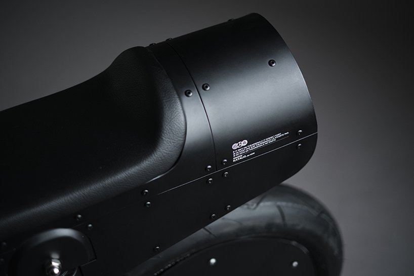 Katalis 首次推出 EV.1000 阿森纳特别版电动摩托车