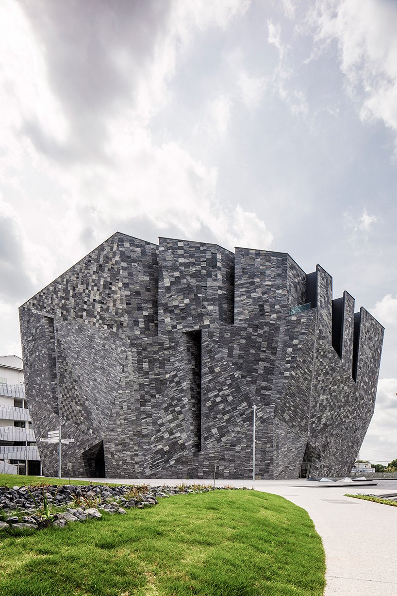 隈研吾设计的角川文化博物馆准备在日本开放