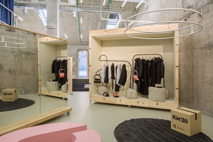 Novoe 和 Maria Kachalova 夫妇搬迁 Km20 商店,俄罗斯莫斯科 Novoe 和 Maria Kachalova 夫妇搬迁 Km20 商店,俄罗斯莫斯科