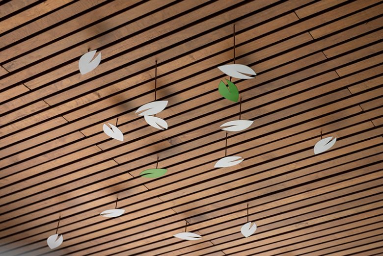 泰国曼谷盖索恩村 KOI thé 旗舰店设计引入招牌菜单