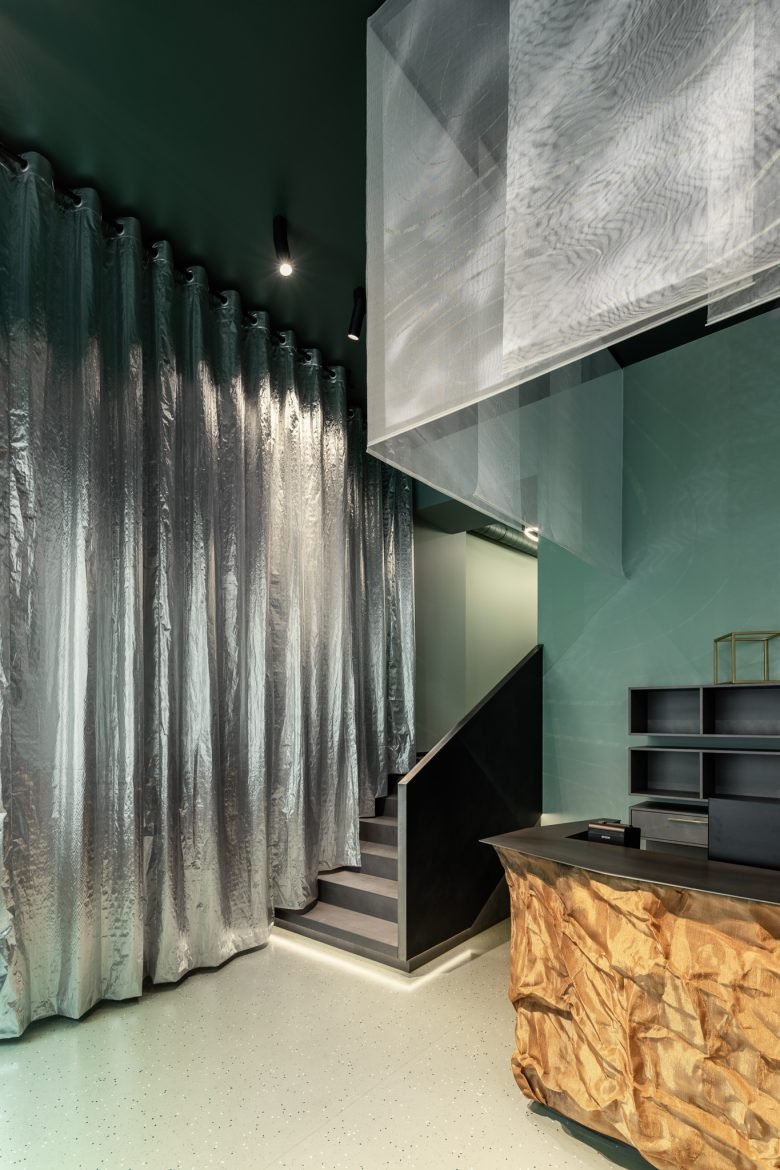 里加熔岩牙科工作室