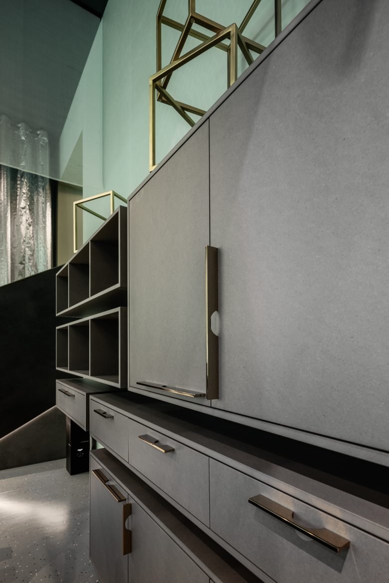 里加熔岩牙科工作室