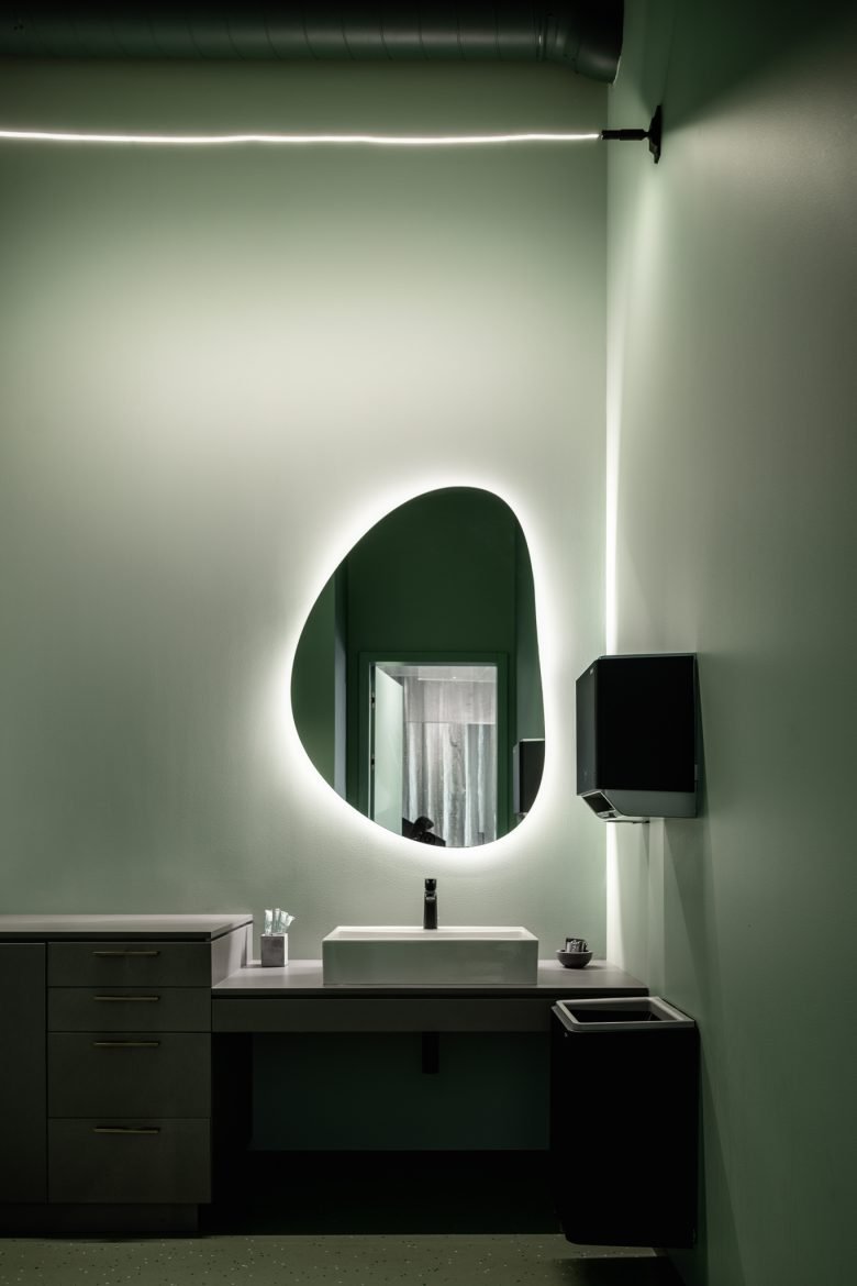 里加熔岩牙科工作室