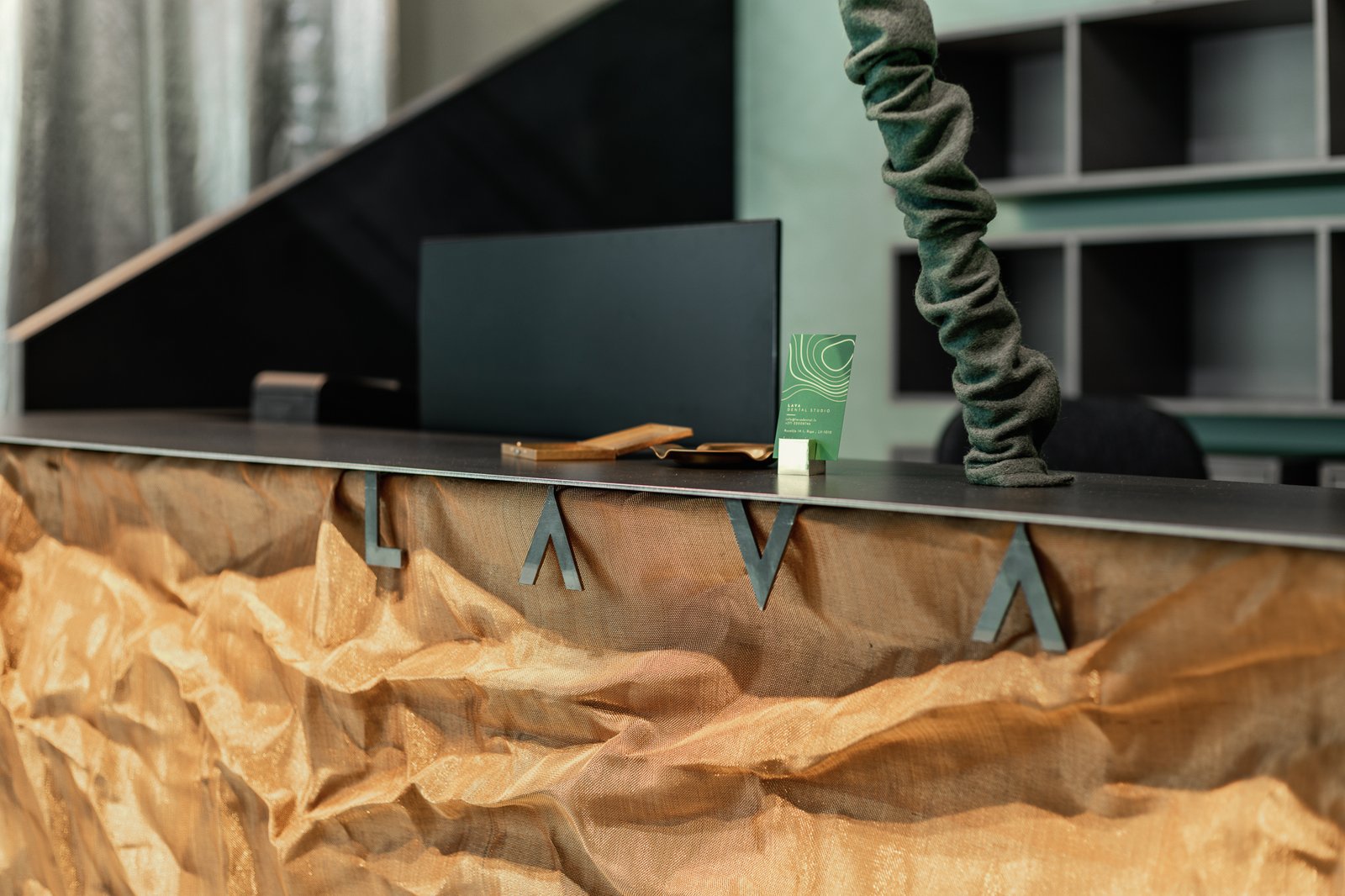 里加熔岩牙科工作室