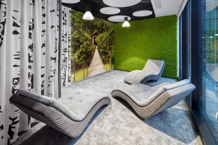 mBank 总部由 In Design Zbigniew Kostrzewa 设计，波兰罗兹