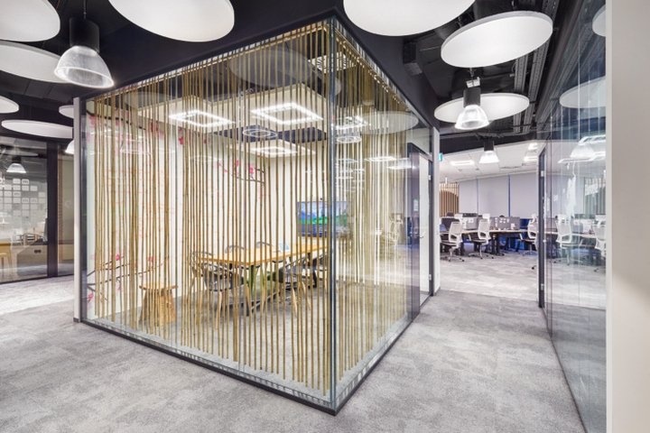 mBank 总部由 In Design Zbigniew Kostrzewa 设计，波兰罗兹