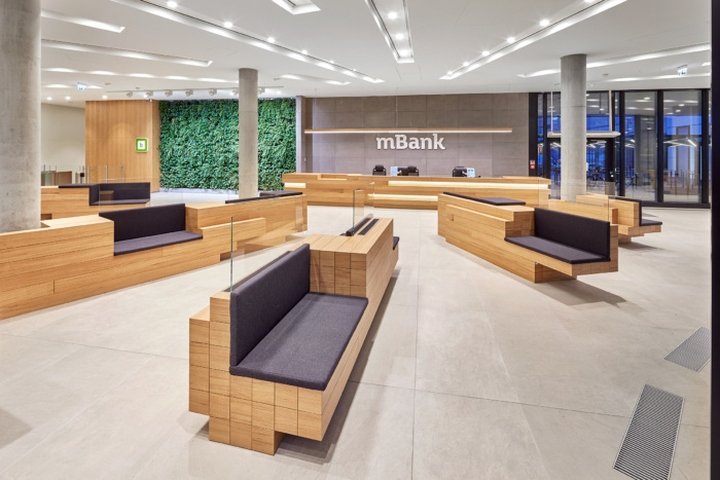 mBank 总部由 In Design Zbigniew Kostrzewa 设计，波兰罗兹
