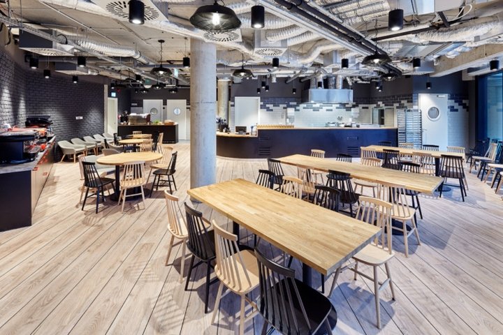 mBank 总部由 In Design Zbigniew Kostrzewa 设计，波兰罗兹