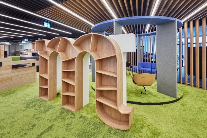 mBank 总部由 In Design Zbigniew Kostrzewa 设计，波兰罗兹