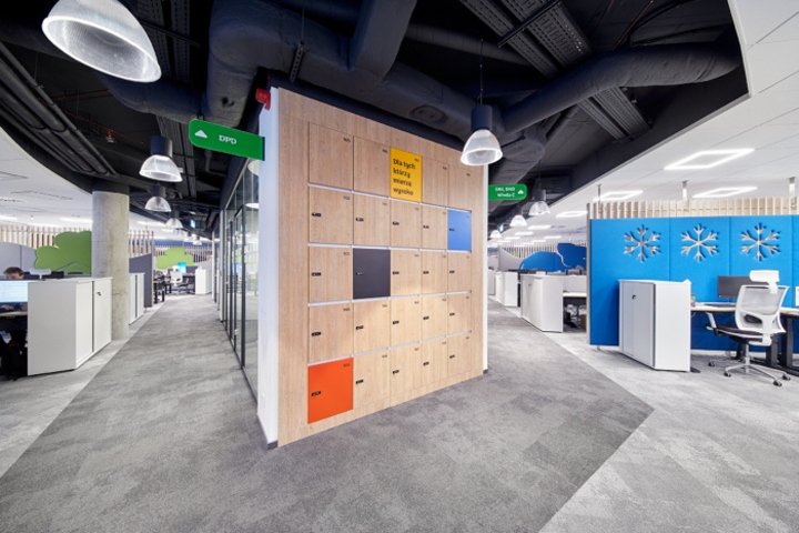 mBank 总部由 In Design Zbigniew Kostrzewa 设计，波兰罗兹