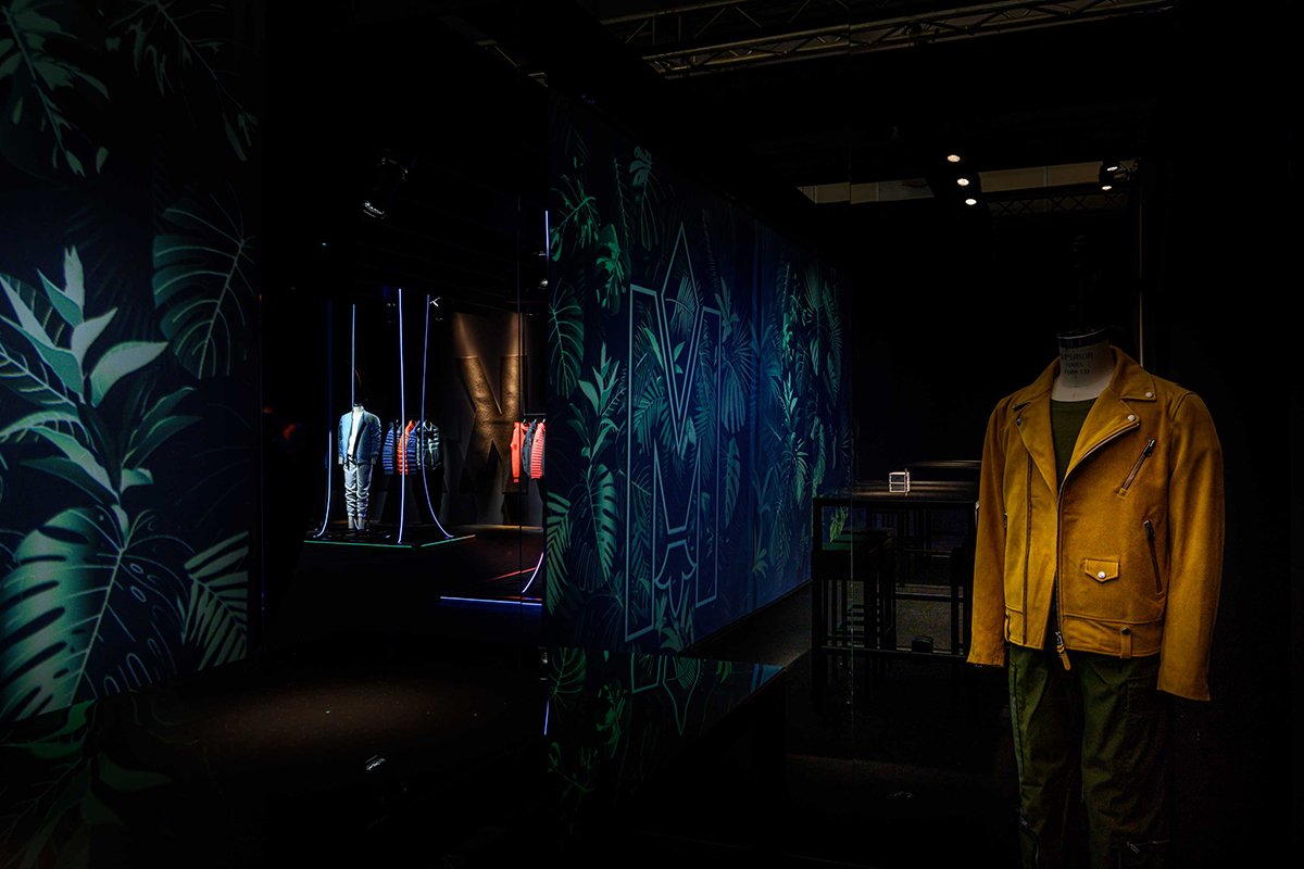 Mackage 展览设计由 Wea / Pitti Uomo 96 / Mackage，漂浮丛林