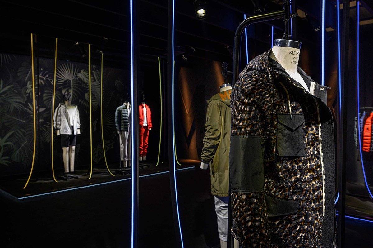 Mackage 展览设计由 Wea / Pitti Uomo 96 / Mackage，漂浮丛林