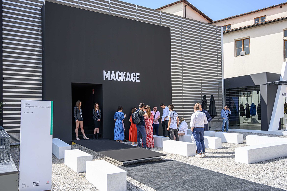 Mackage 展览设计由 Wea / Pitti Uomo 96 / Mackage，漂浮丛林