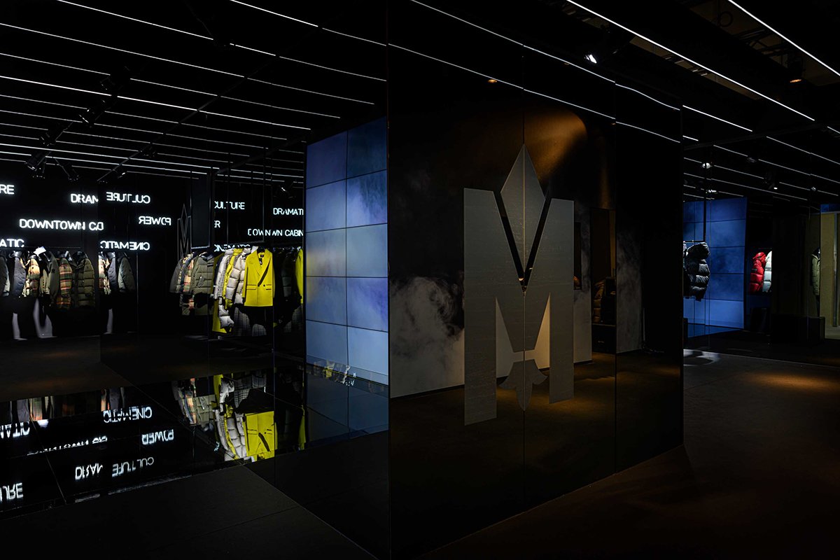 Wea / Pitti Uomo 97 / Mackage 的 Mackage 展览装置，外太空的冰冷之谜