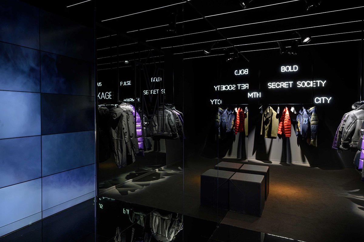 Wea / Pitti Uomo 97 / Mackage 的 Mackage 展览装置，外太空的冰冷之谜