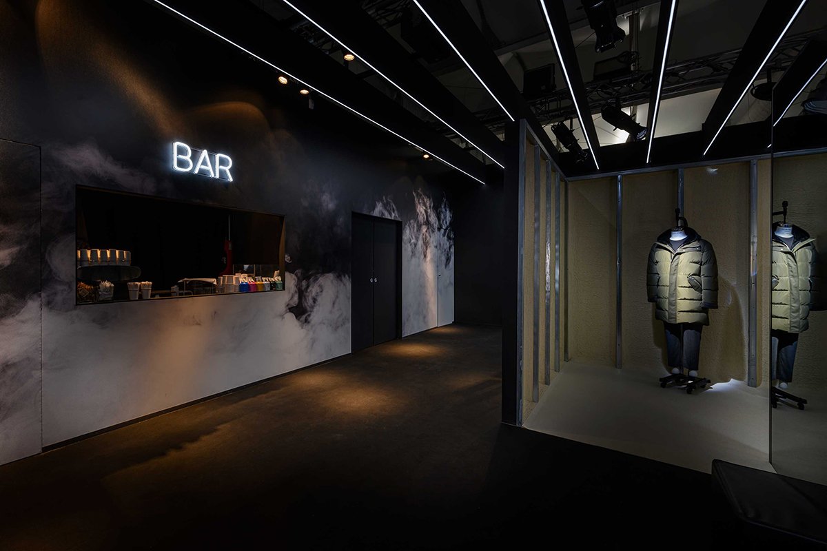 Wea / Pitti Uomo 97 / Mackage 的 Mackage 展览装置，外太空的冰冷之谜