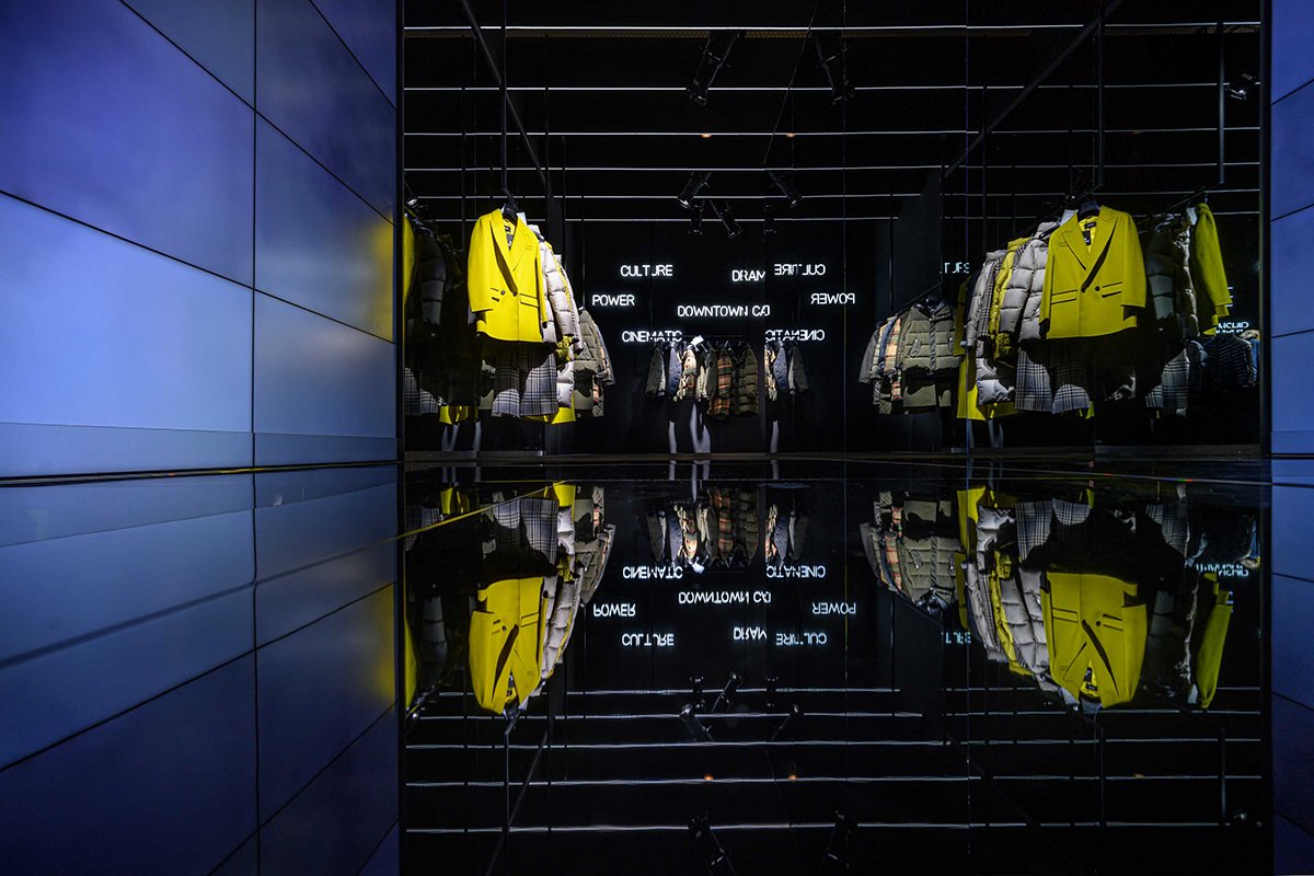 Wea / Pitti Uomo 97 / Mackage 的 Mackage 展览装置，外太空的冰冷之谜