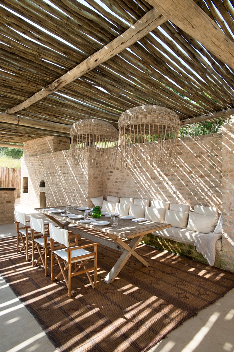 michaelis boyd 的 arijiju 住宅融合了欧洲和肯尼亚建筑风格