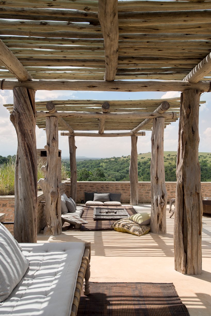 michaelis boyd 的 arijiju 住宅融合了欧洲和肯尼亚建筑风格