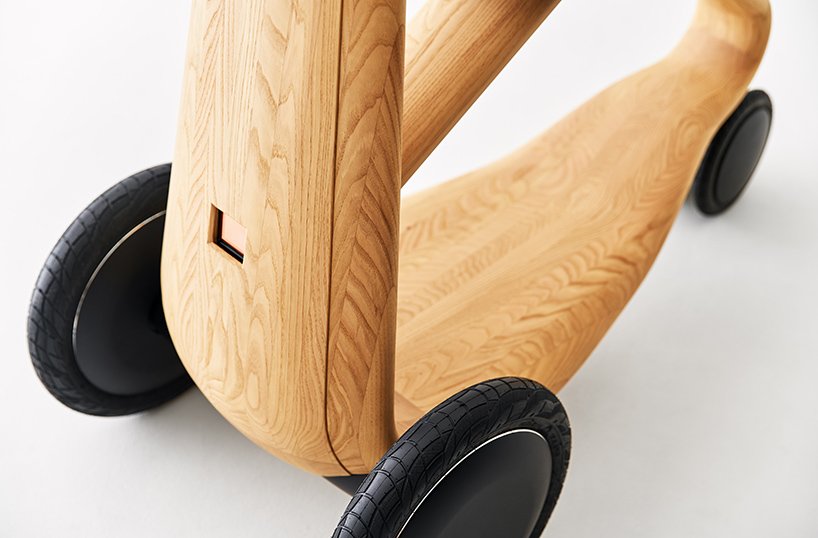 ILY-Ai 是一款由栗木制成的三轮电动滑板车概念