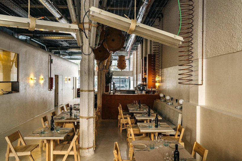 回收利用、当地工艺 + 低技术解决方案定义了马德里的“mo de movimiento”餐厅