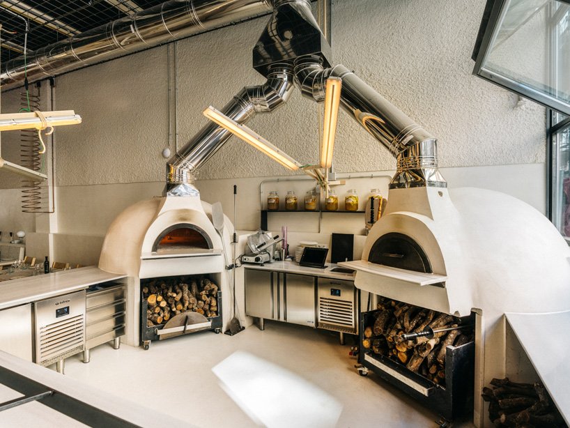 回收利用、当地工艺 + 低技术解决方案定义了马德里的“mo de movimiento”餐厅