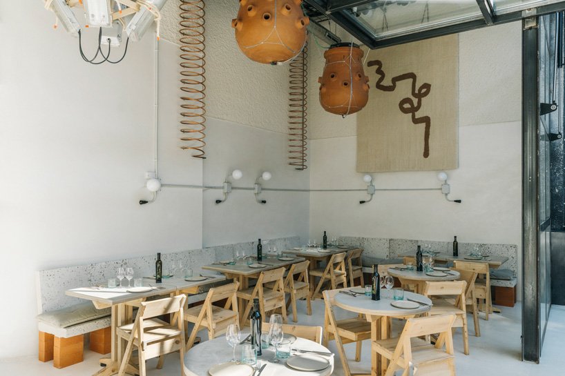 回收利用、当地工艺 + 低技术解决方案定义了马德里的“mo de movimiento”餐厅