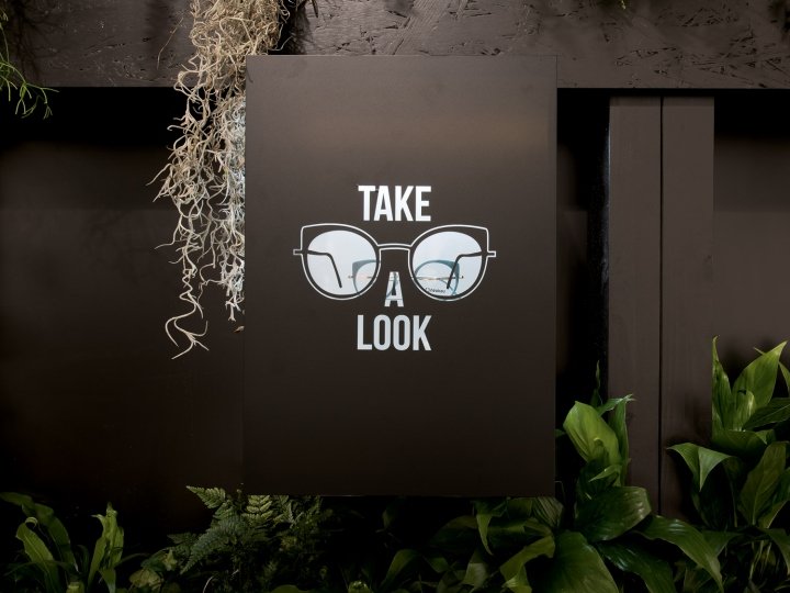 意大利米兰 DFROST MIDO 眼镜展上的 neubau 展位 意大利米兰 DFROST MIDO 眼镜展上的 neubau 展位