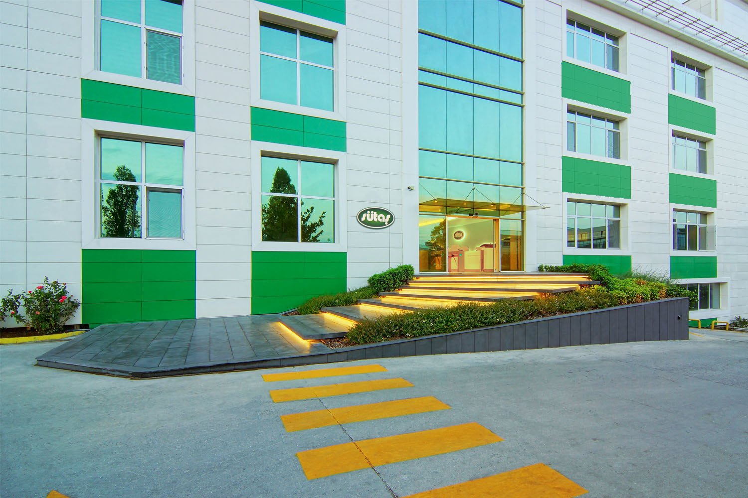 OSO Architecture 的 Sutas 总部 OSO Architecture 的 Sutas 总部