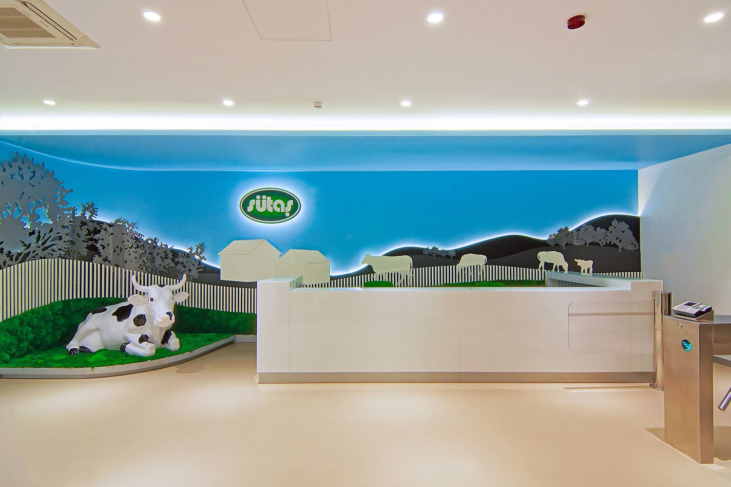 OSO Architecture 的 Sutas 总部 OSO Architecture 的 Sutas 总部