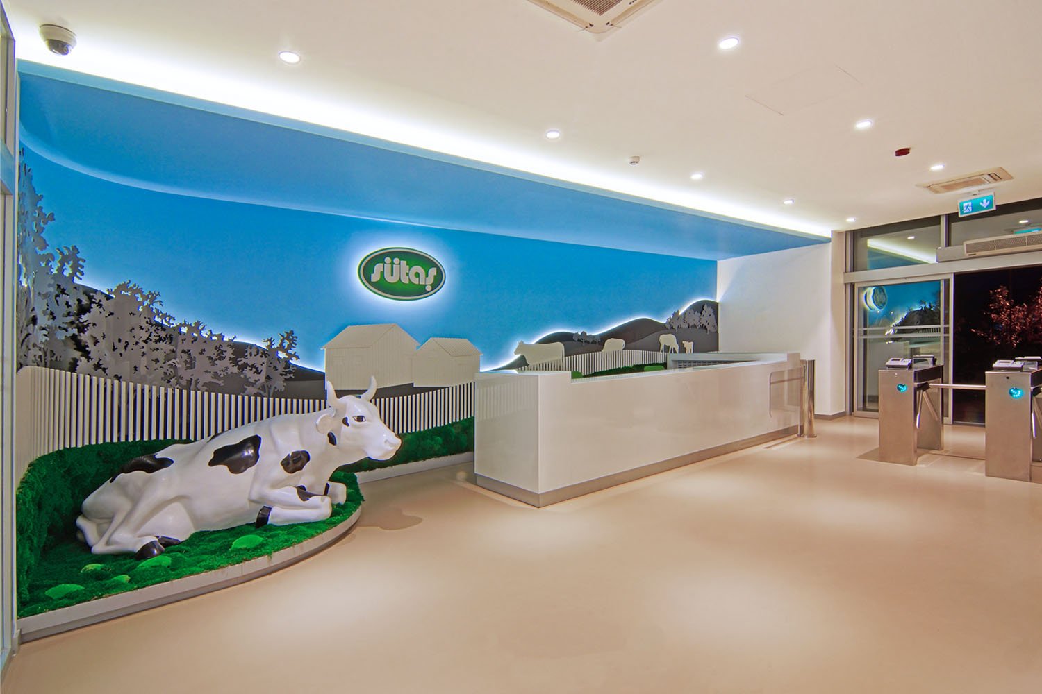 OSO Architecture 的 Sutas 总部 OSO Architecture 的 Sutas 总部