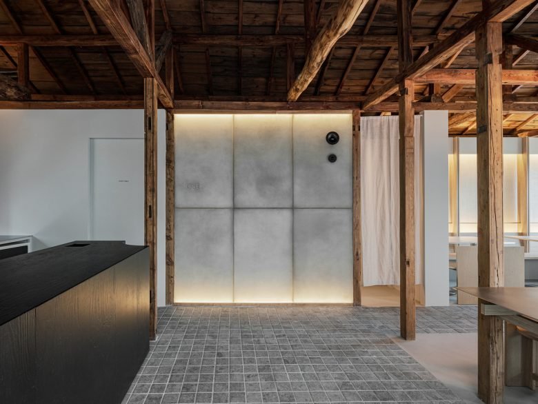 由 oftn 工作室设计的 onecafe