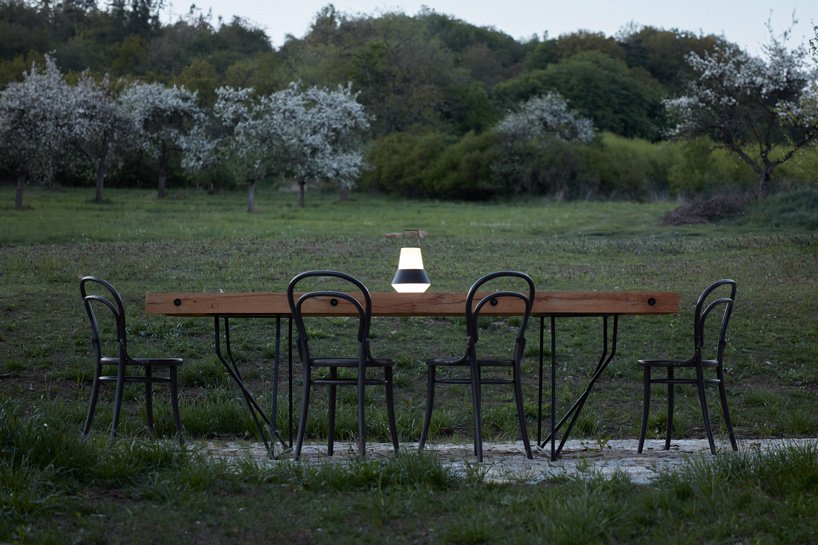 ORA 在捷克共和国的砖砌废墟中插入当代住宅